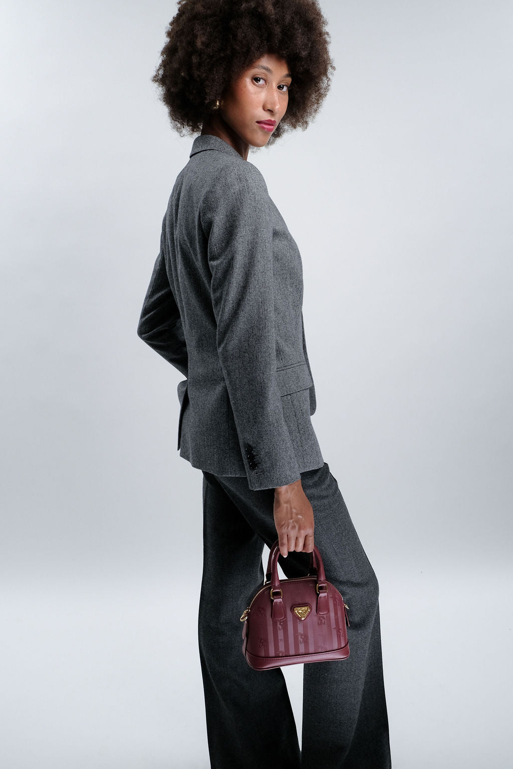OETWIL | Handtasche Mollerus antique rot/gold - frontal