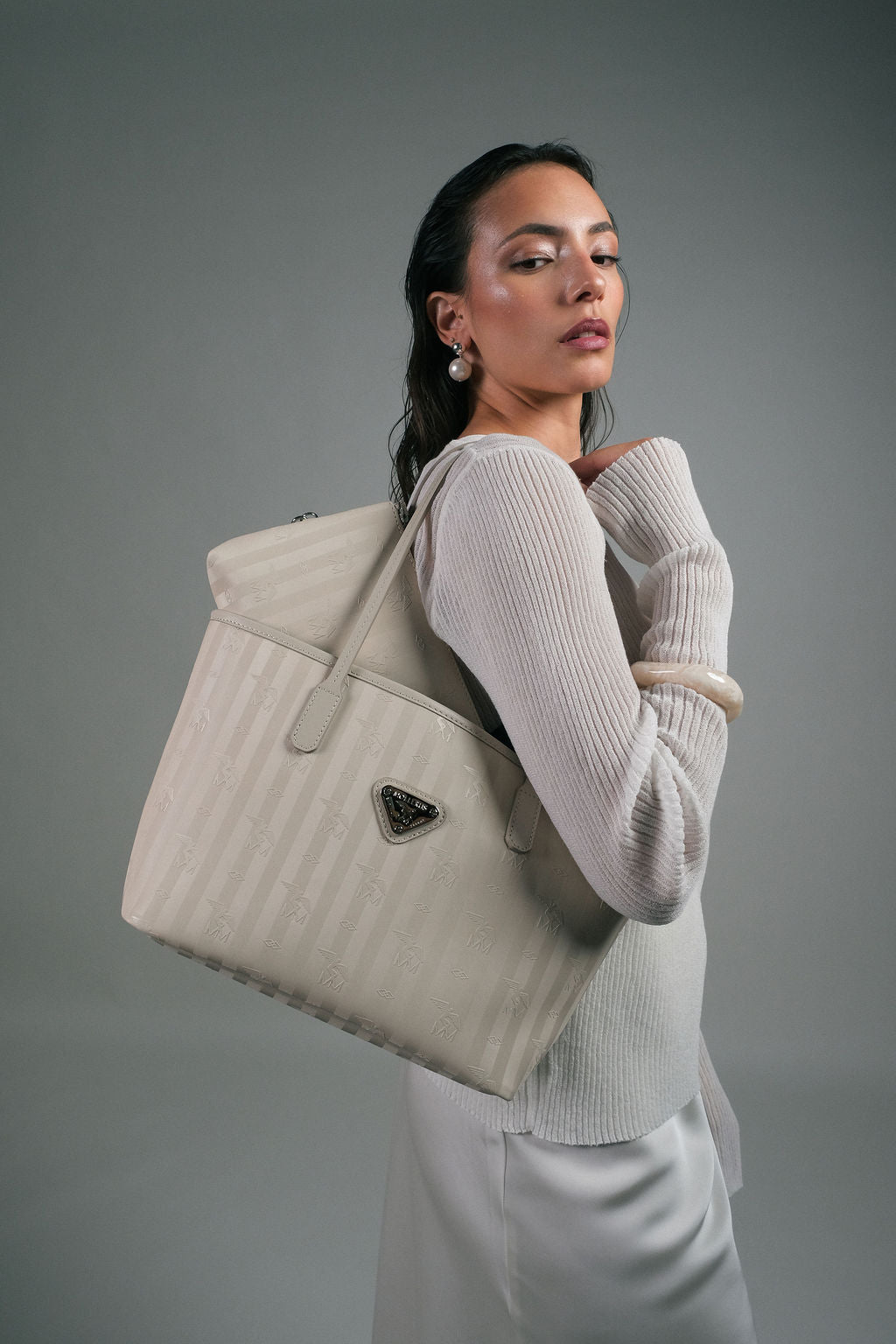 GENF | Shopper Mollerus pearl weiß/silber - on body