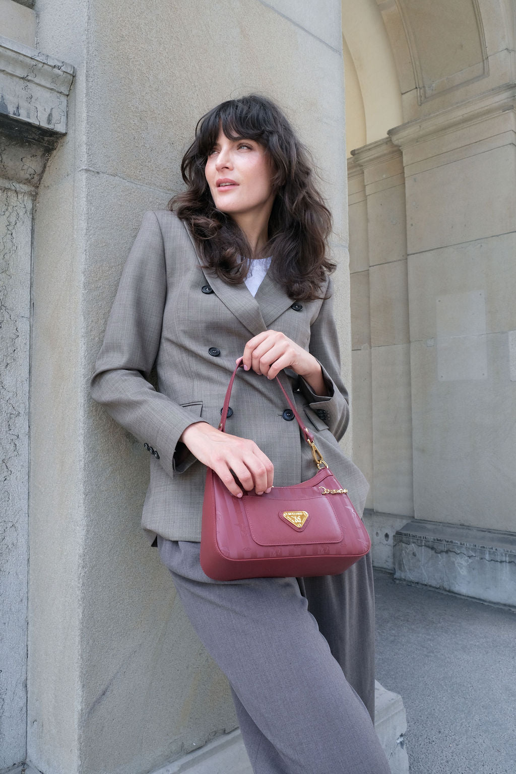 CASTIEL | Schultertasche Mollerus antik rot/gold