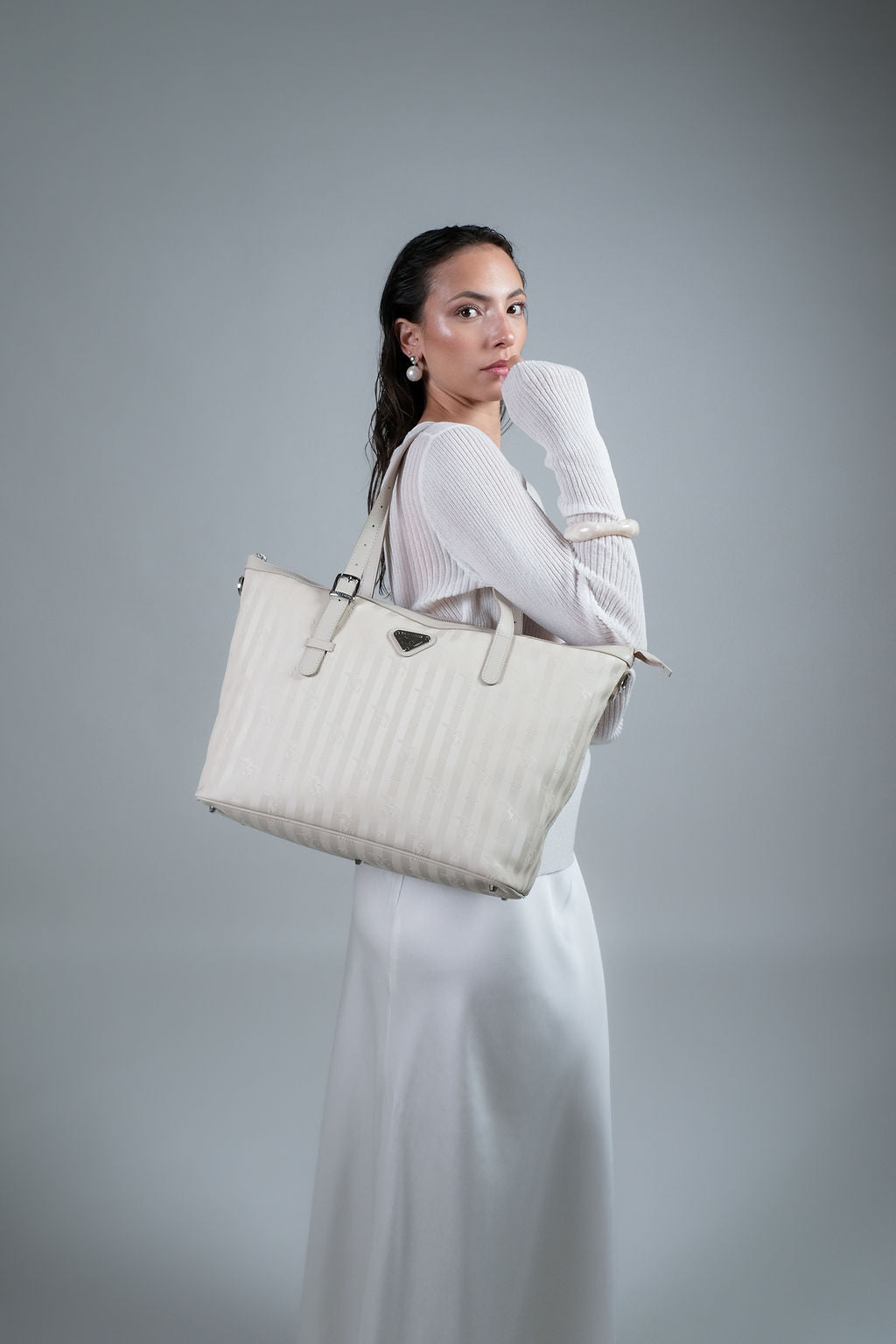 GISWIL | Shopper with zipper Mollerus pearl white/silver