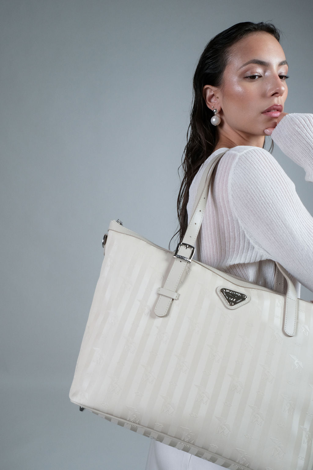 GISWIL | Shopper with zipper Mollerus pearl white/silver