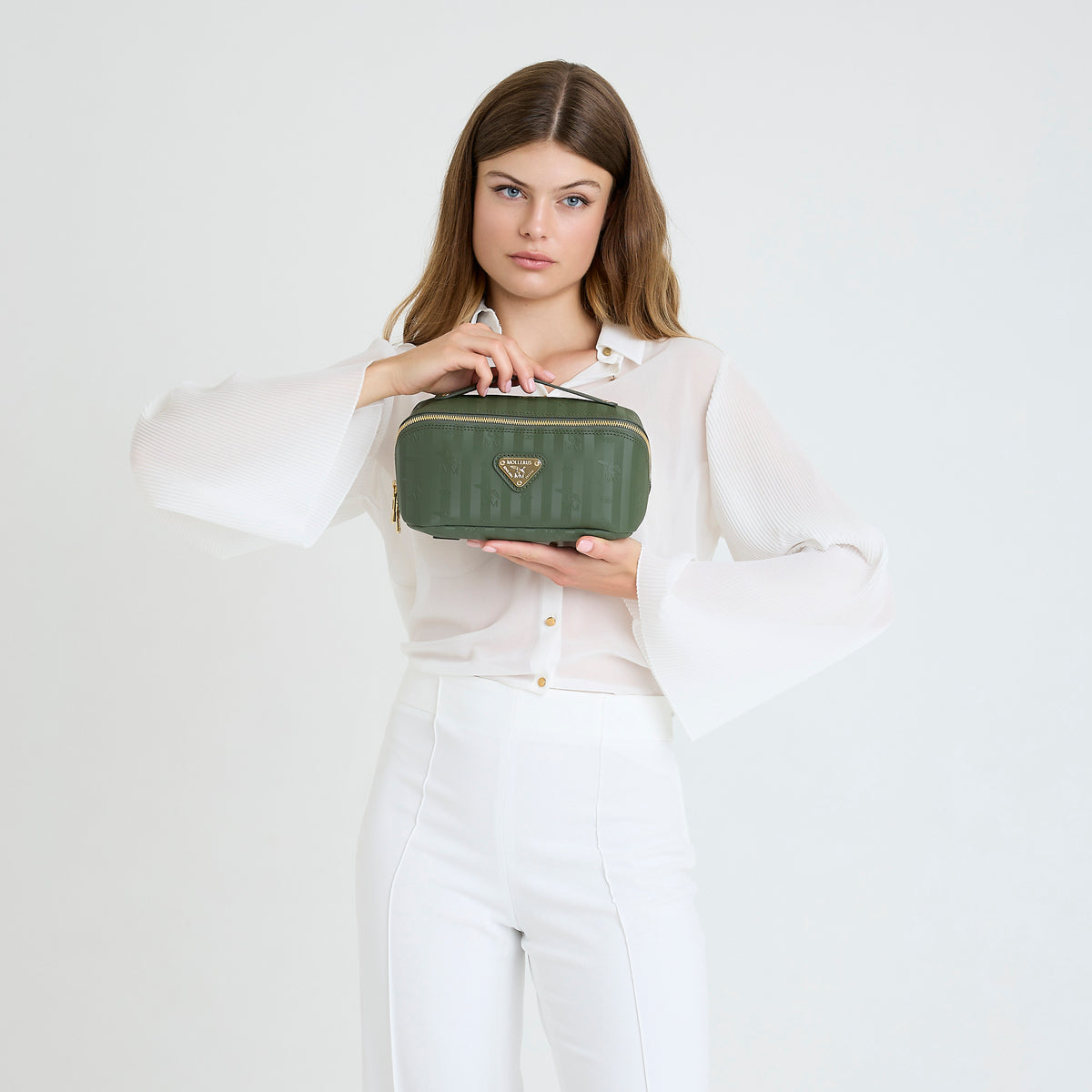 SERVAZ | Necessaire Mollerus olive grün/gold - ON BODY