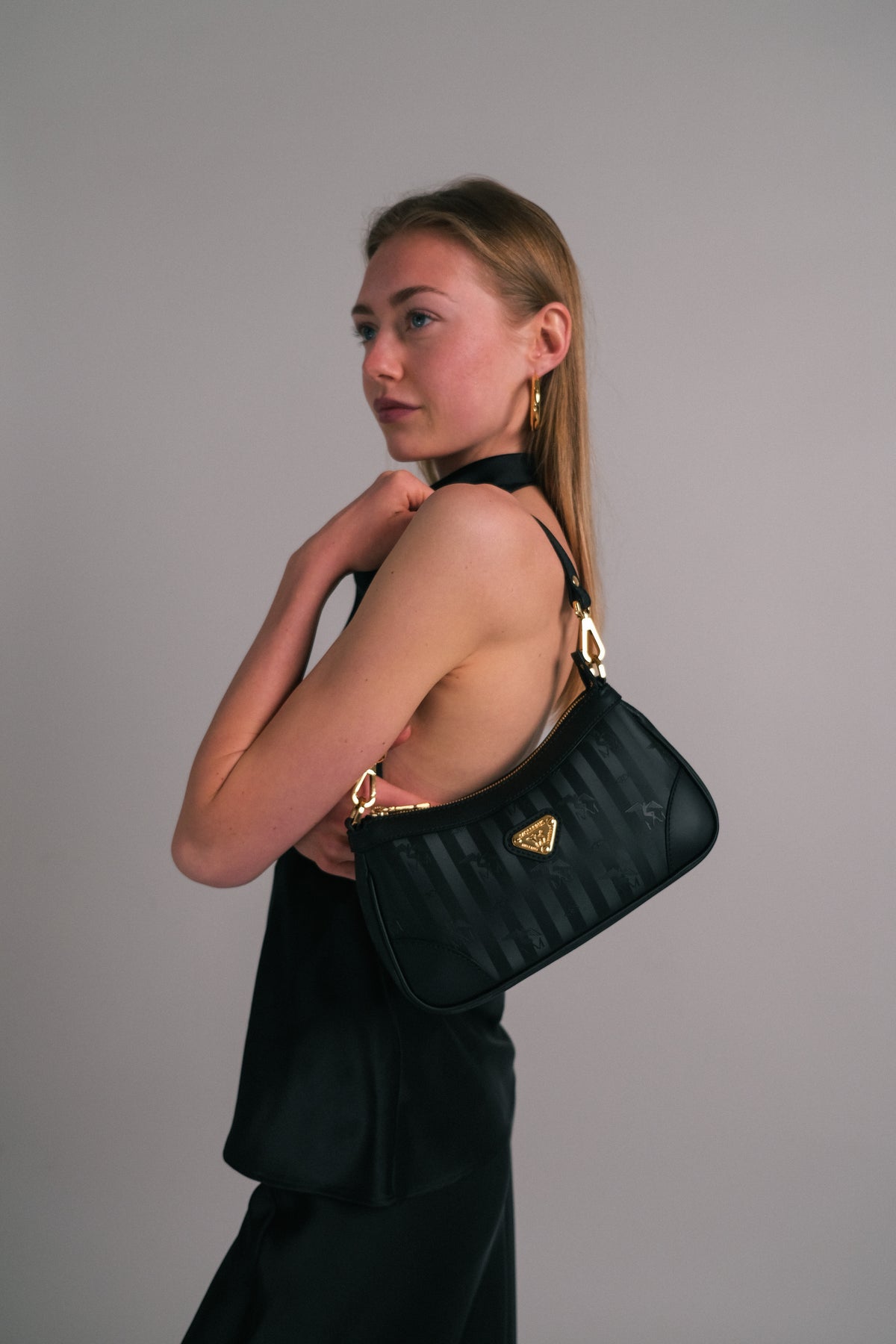 MOIRY | Schultertasche Mollerus classic schwarz/gold
