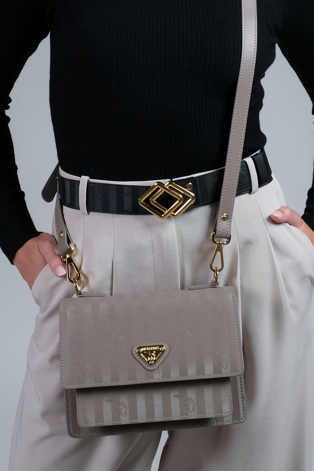 URSY | Umhängetasche Mollerus taupe/gold