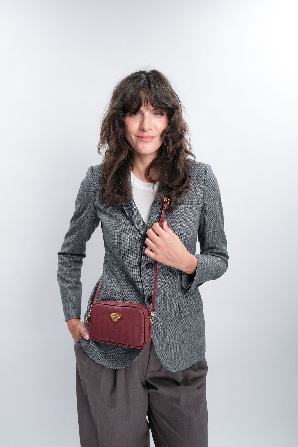 RIVAZ | Umhängetasche Mollerus antik rot/gold
