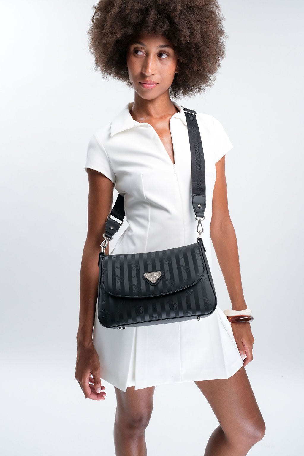 MONNAZ | Umhängetasche Mollerus classic schwarz/silber