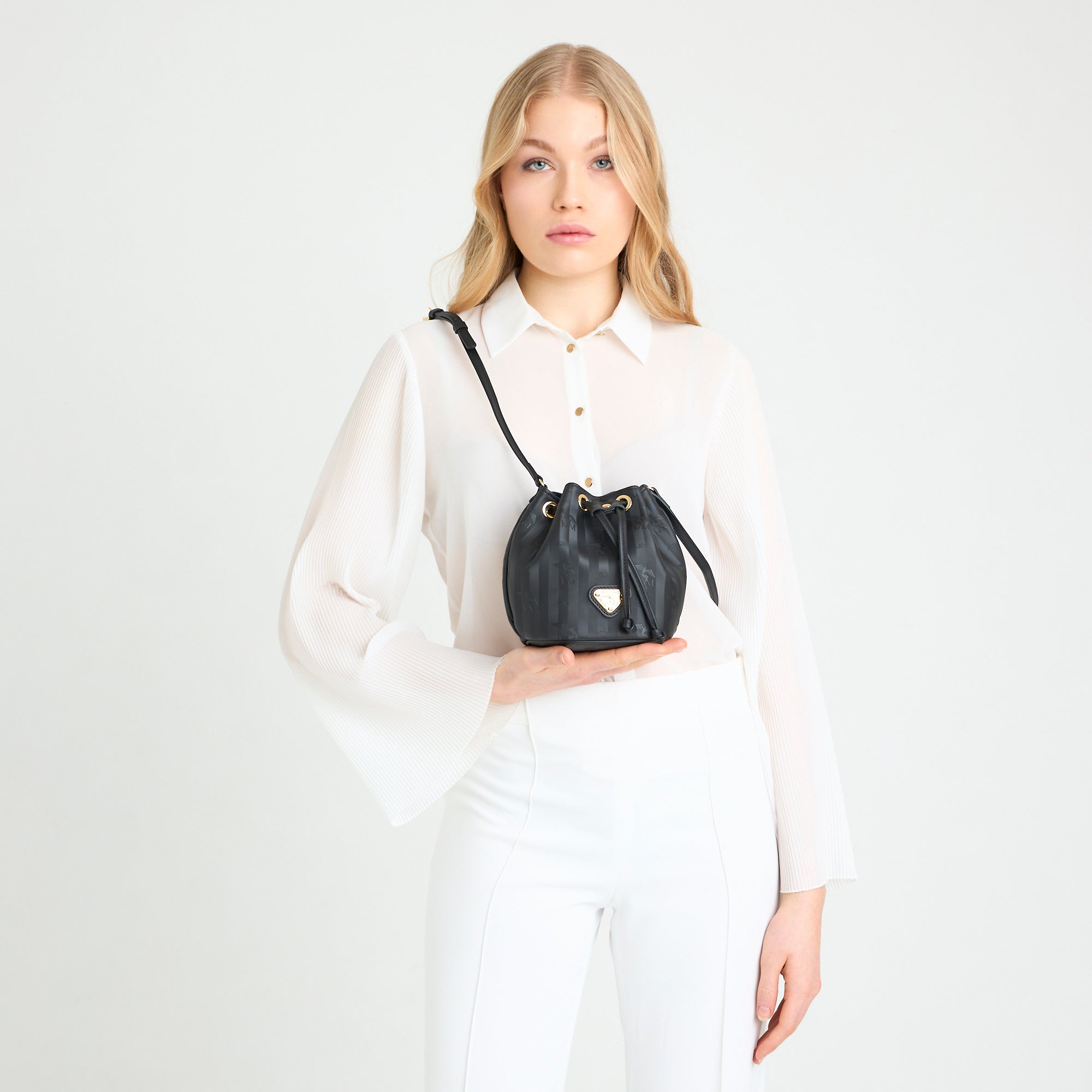 VERBIER |  Beuteltasche klein schwarz/gold - frontal