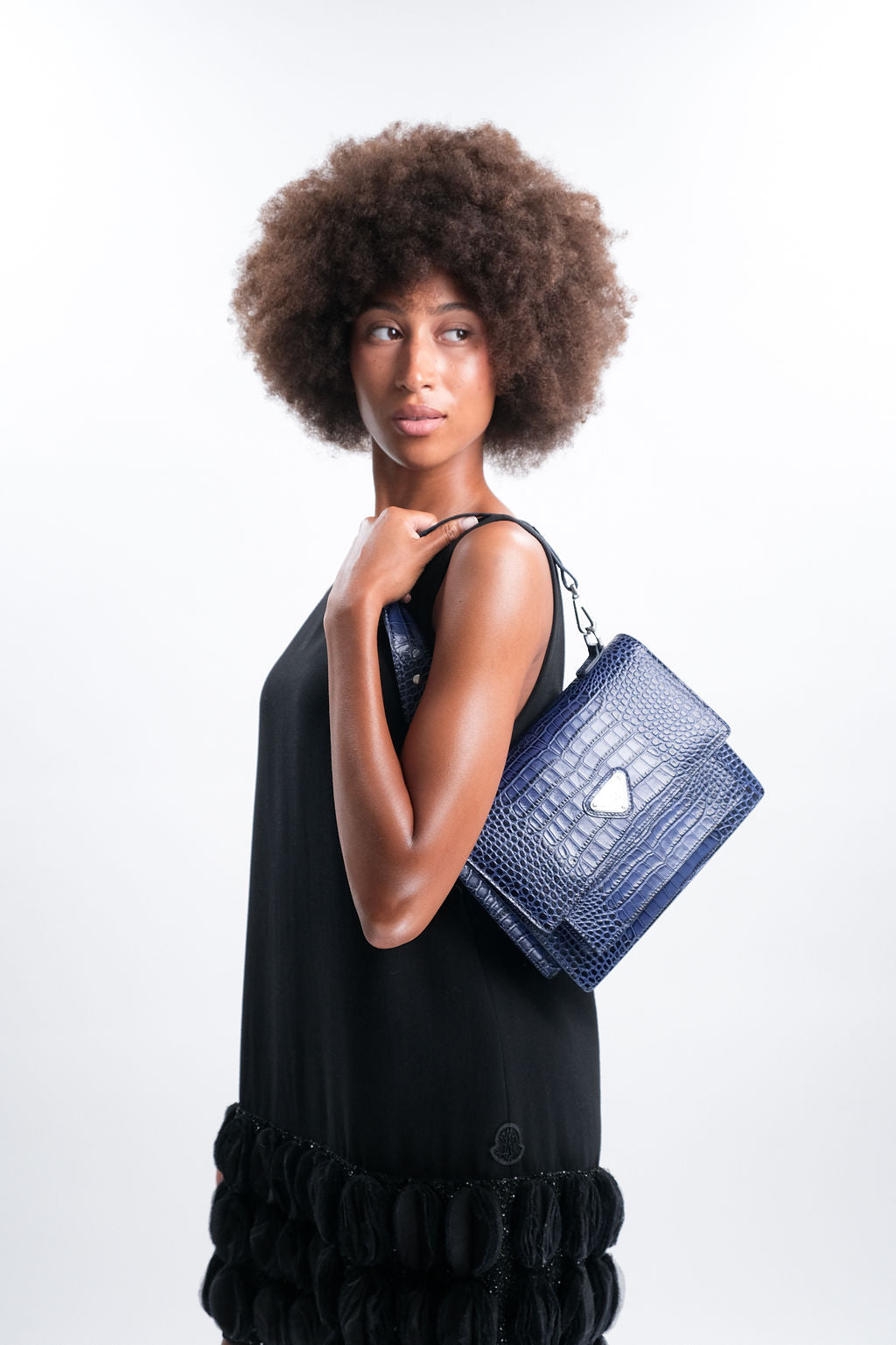 FEY | Schultertasche Mollerus Croco sapphire blau/silber - frontal