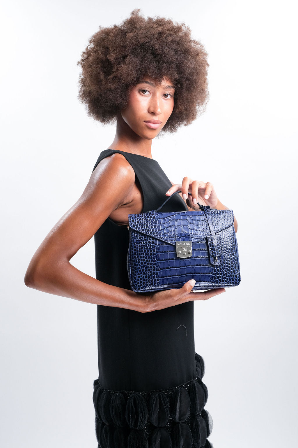 MARLY | Umhängetasche Mollerus Croco sapphire blau/silber - frontal