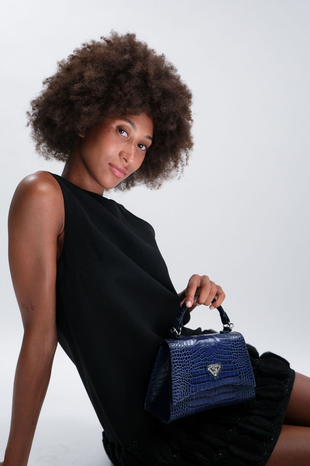 ROMONT | Umhängetasche Croco sapphire blau/gold - frontal