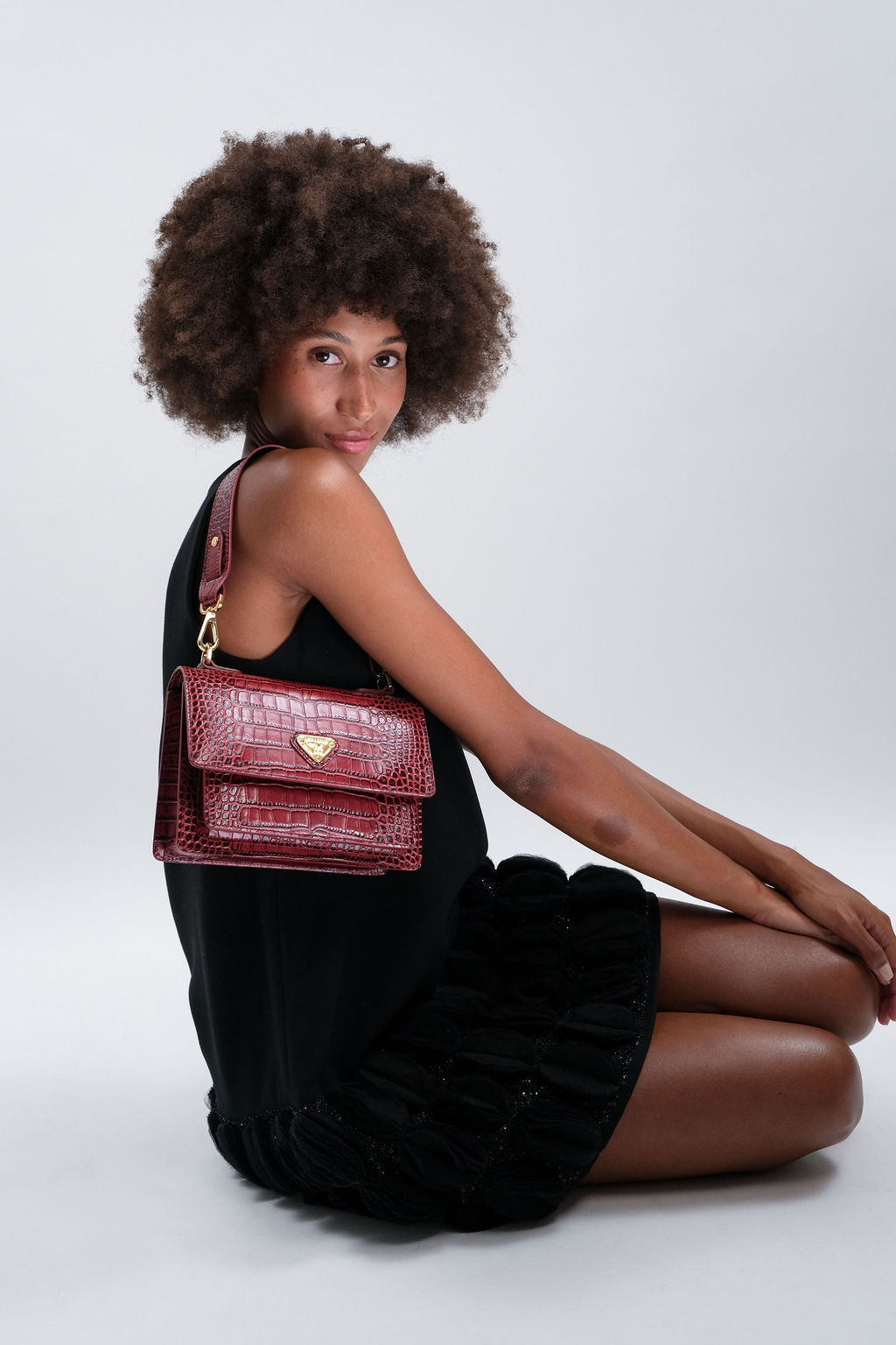 URSY | Mollerus croco shoulder bag antique red/gold