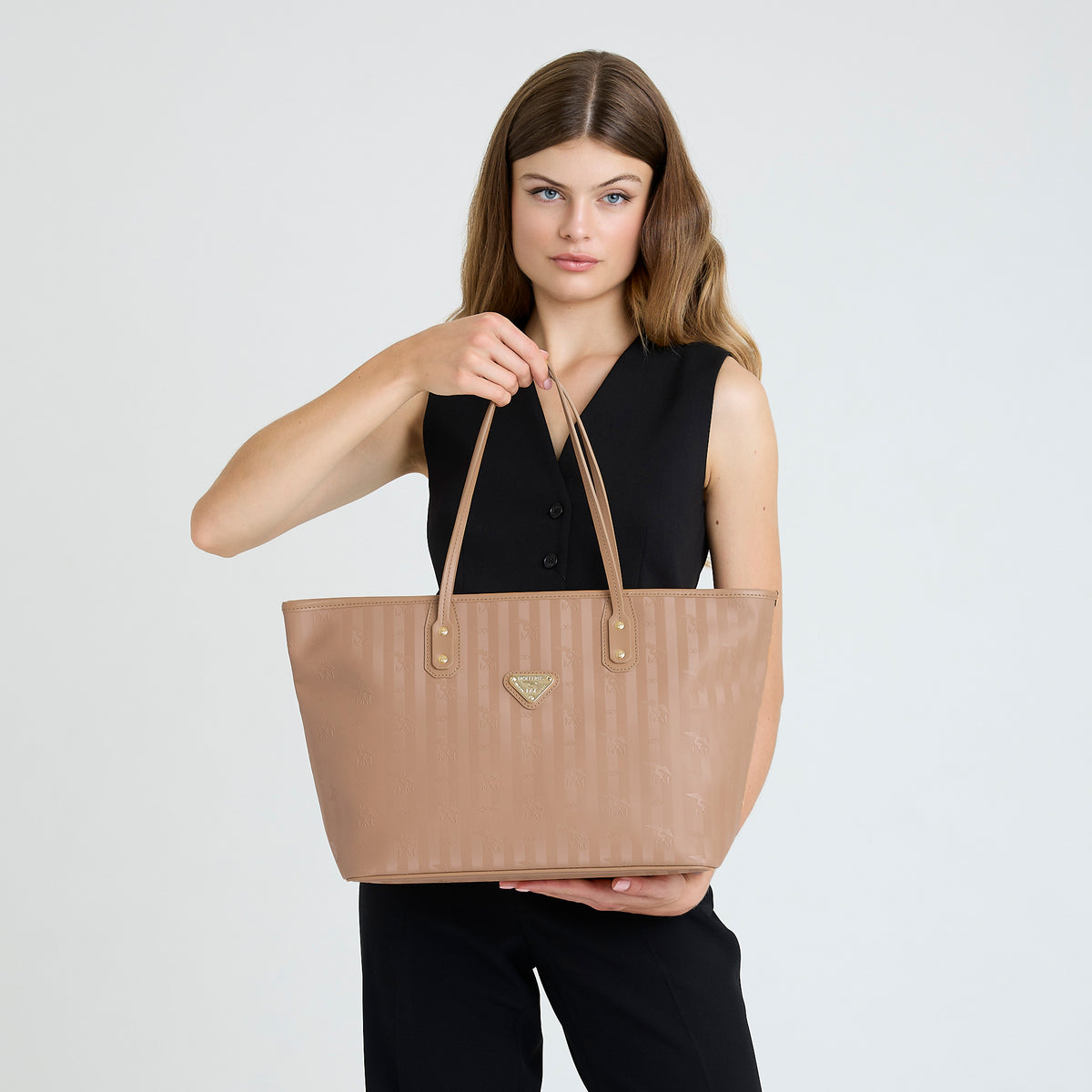 WINTERTHUR | Shopper Mollerus mit Reissverschluss cappuccino beige/gold - on body