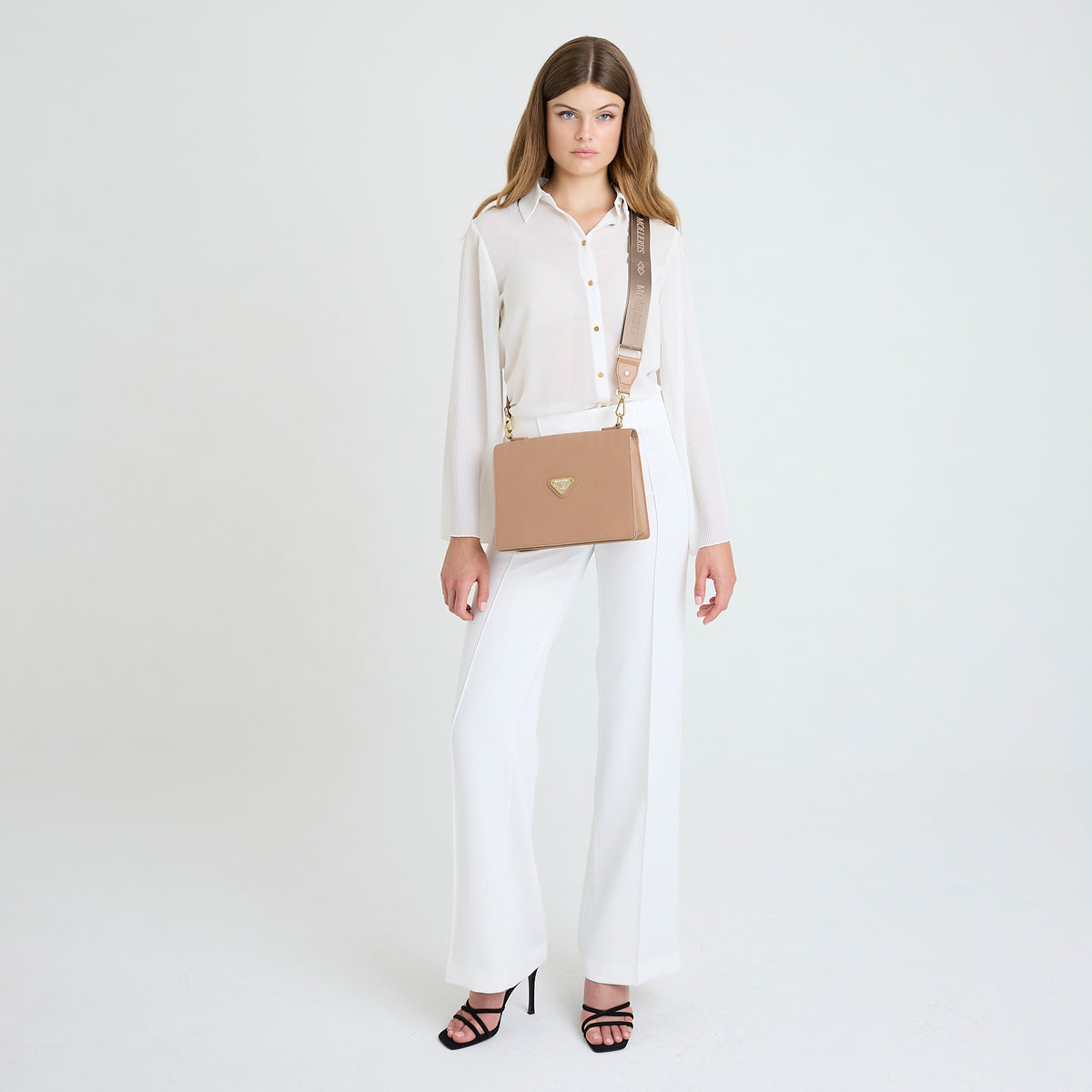 WIL | Umhängetasche Mollerus cappuccino beige/gold - full body