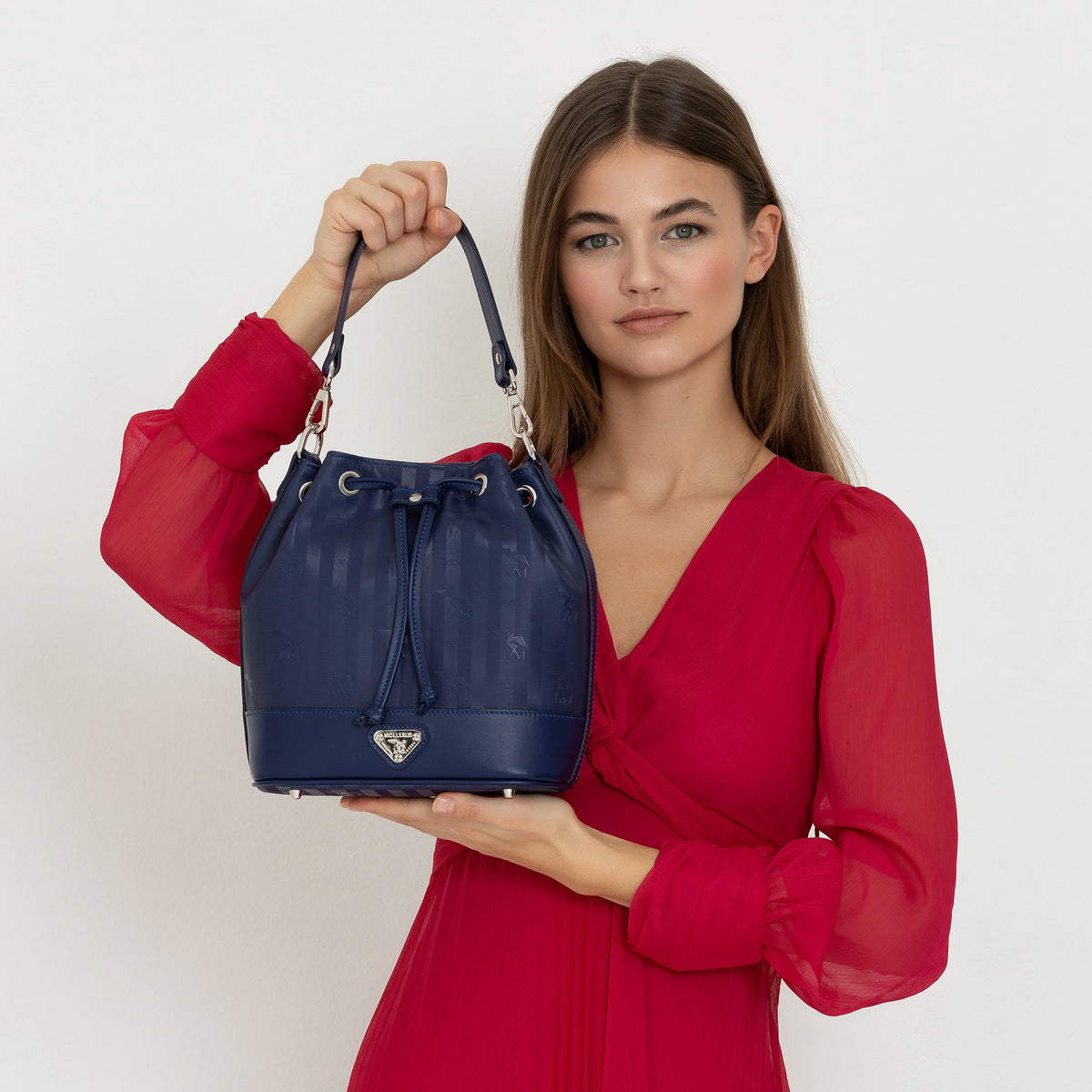 SION | Beuteltasche midnight blau/silber - on body