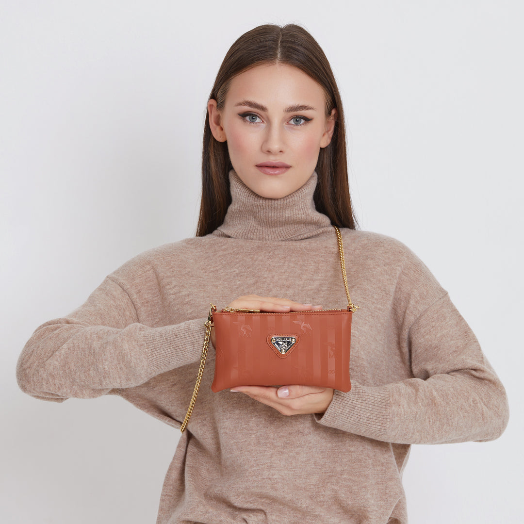 ARVIGO | Kettentasche sahara braun/gold - close up