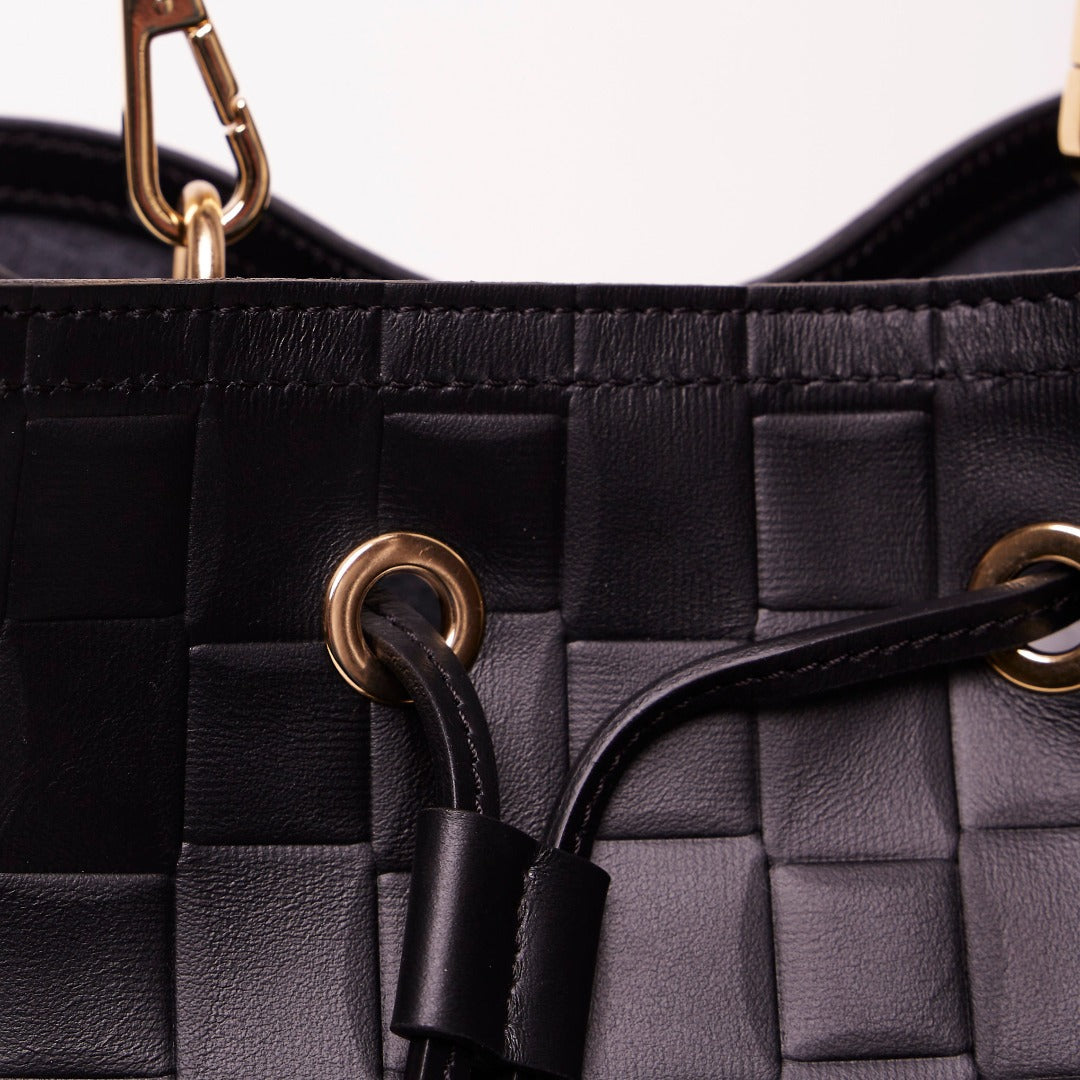 GRABS | Beuteltasche gewobene Prägung schwarz/gold