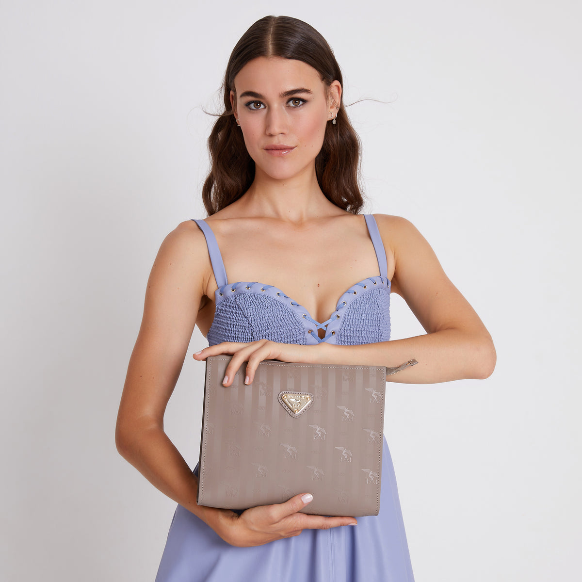 REUTE | Necessaire taupe grau/gold - on body