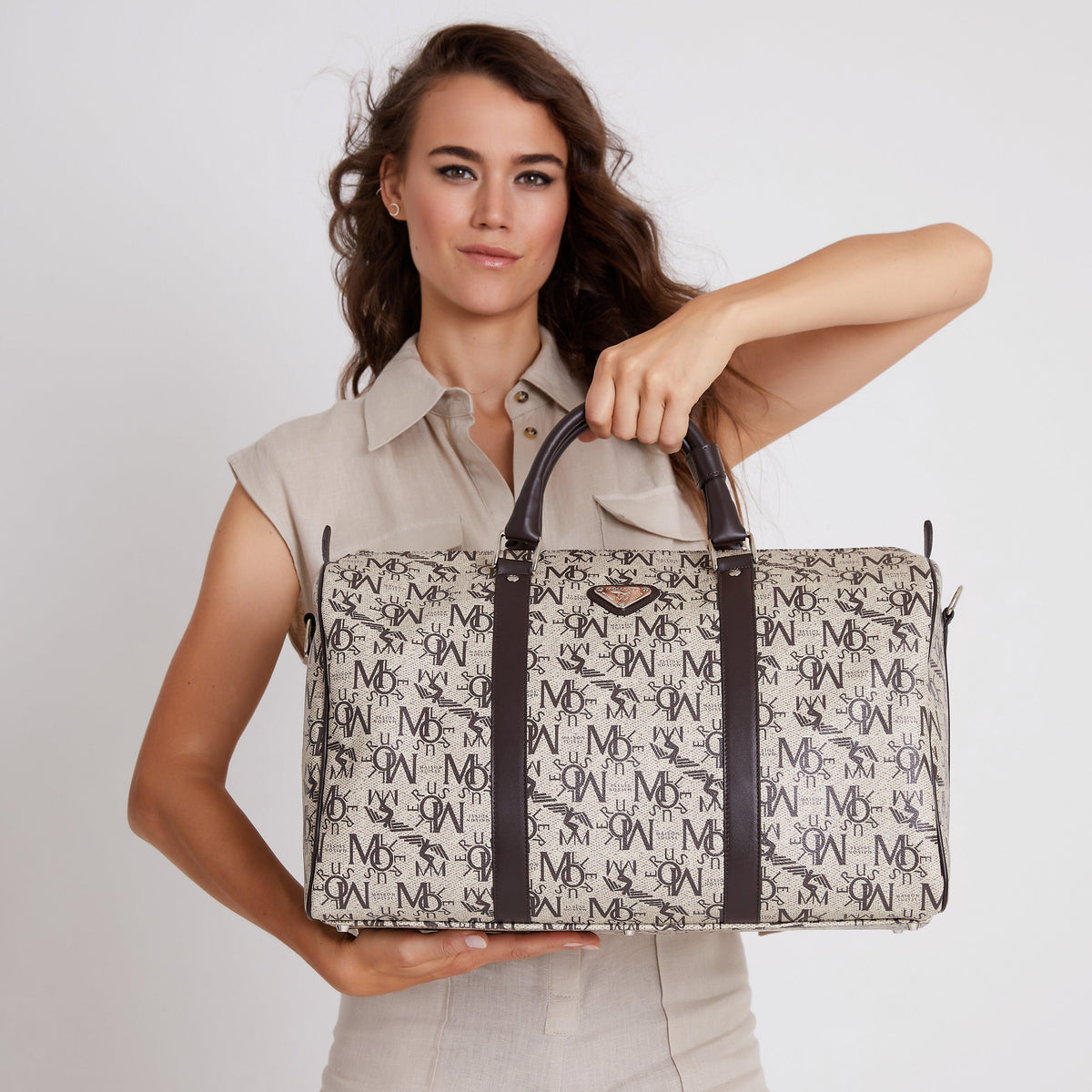 MADRID | Reisetasche Coated pearl braun/gold -close up